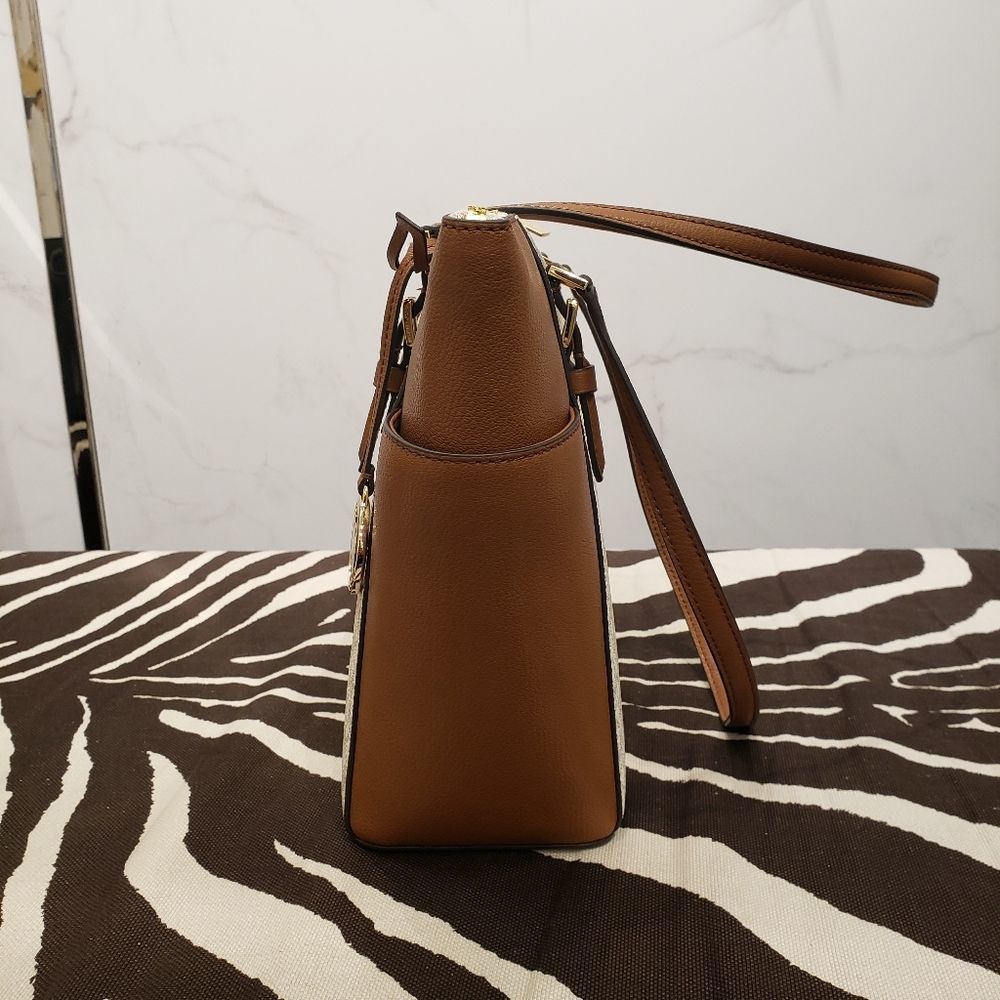 Michael Kors Charlotte Large Tote Set - Picture 4 of 10